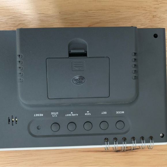 Desk clock - Picture 4 of 5